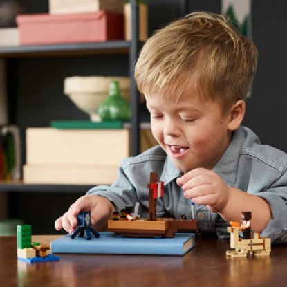 LEGO MINECRAFT Putovanje gusarskim brodom