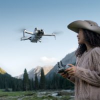 Dron DJI Mini 4 Pro, 4K kamera, 3-axis gimbal, vrijeme leta do 34min, DJI RC 2 daljinski upravljač, bijeli