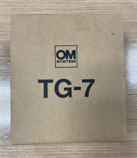 RABLJENI - Digitalni fotoaparat OLYMPUS TG-7, crveni