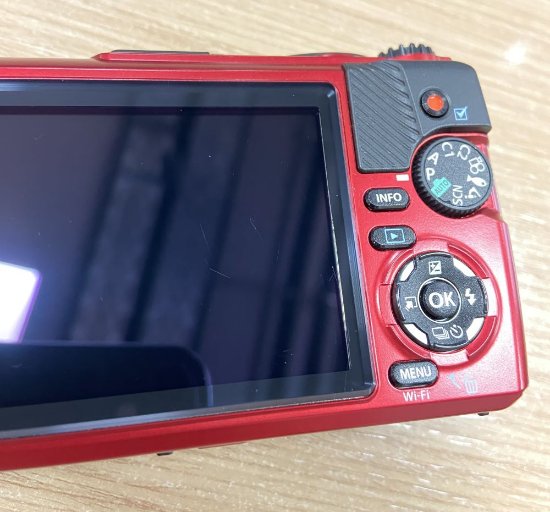 RABLJENI - Digitalni fotoaparat OLYMPUS TG-7, crveni