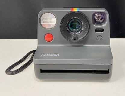 RABLJENI - POLAROID instant fotoaparat Originals Now, Gen.3, sivi + Color film za I-Type