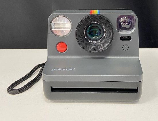 RABLJENI - POLAROID instant fotoaparat Originals Now, Gen.3, sivi + Color film za I-Type