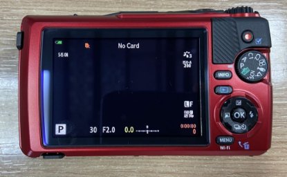 RABLJENI - Digitalni fotoaparat OLYMPUS TG-7, crveni