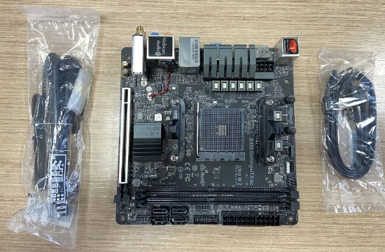 RABLJENI - Matična ploča ASROCK B450 Gaming ITX/AC, AMD B450, DDR4, ITX, s. AM4