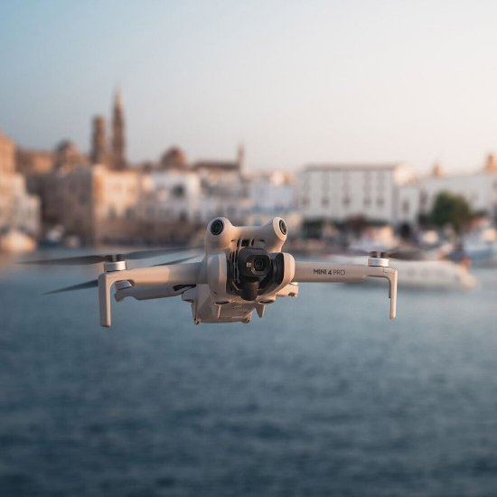 Dron DJI Mini 4 Pro, 4K kamera, 3-axis gimbal, vrijeme leta do 34min, DJI RC 2 daljinski upravljač, bijeli