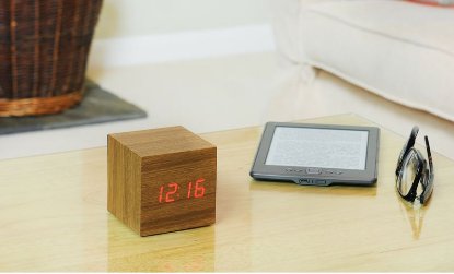 Digitalni sat GINGKO Cube Click Clock, budilica sa alarmom, drveno kućište, tikovina