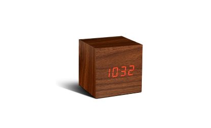 Digitalni sat GINGKO Cube Click Clock, budilica sa alarmom, crveni LED, drveno kućište, orah
