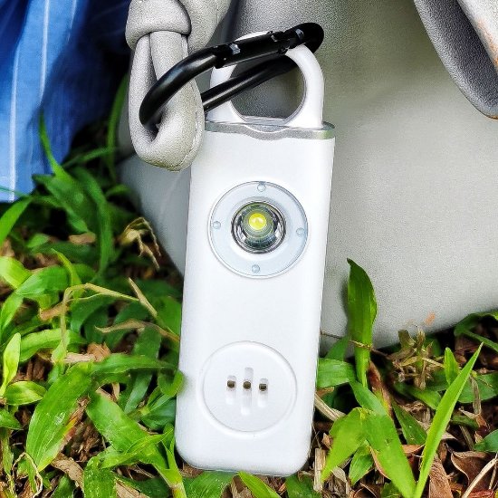 Osobni alarm ARIZA 2004, privjesak, LED svjetlo, punjiva baterija, bijeli