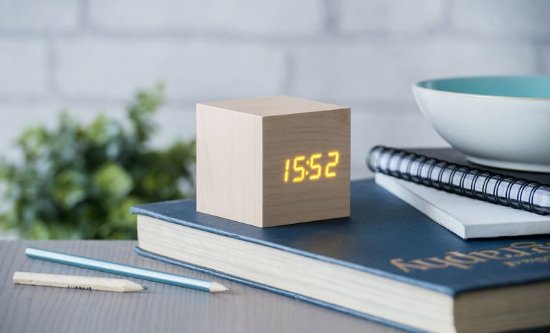 Digitalni sat GINGKO Cube Click Clock, budilica sa alarmom, drveno kućište, javor