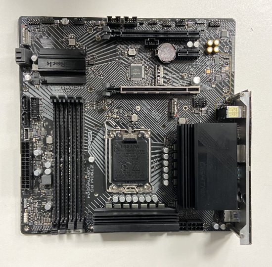 RABLJENI - Matična ploča ASROCK Z790M PG Lightning/D4, Intel Z790, DDR4, mATX, s. 1700