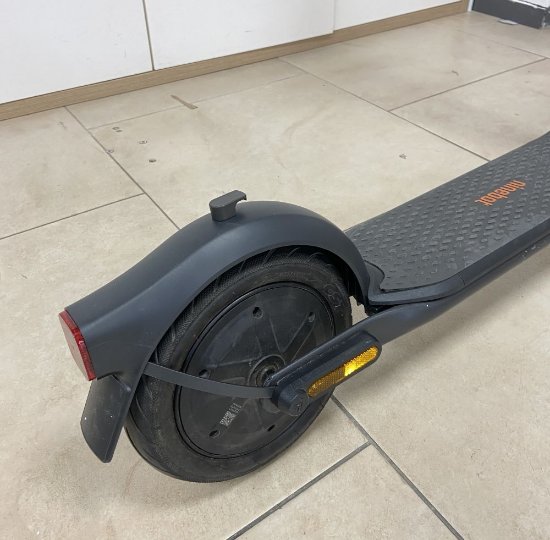 RABLJENI - Električni romobil SEGWAY Ninebot KickScooter F2 E, autonomija do 40 km, brzina 25km/h, kotači 10˝, crni