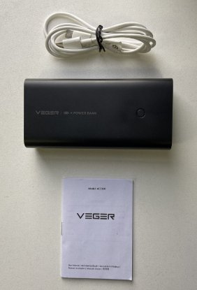 RABLJENI - Mobilni USB punjač VEGER ACE100, 10000 mAh, ugrađena EU utičnica, crni