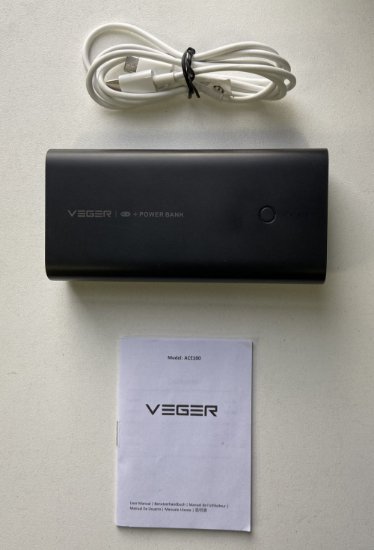 RABLJENI - Mobilni USB punjač VEGER ACE100, 10000 mAh, ugrađena EU utičnica, crni