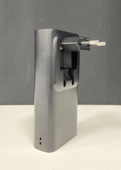 RABLJENI - Mobilni USB punjač VEGER ACE100, 10000 mAh, ugrađena EU utičnica, crni