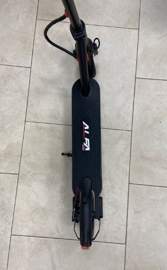 RABLJENI - Električni romobil ALFA E-POWER AS10, autonomija do 20km, brzina 25km/h, kotači 8,5˝, crni