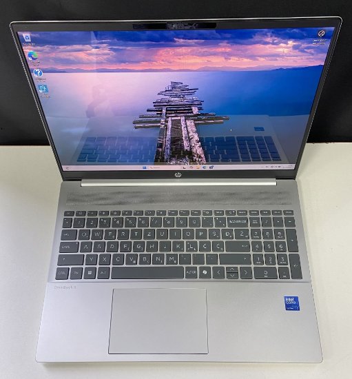 RABLJENI - Laptop HP Omnibook 5 AI 16-af1000nm / Core Ultra 7 255U, 32GB, 1TB SSD, Intel Graphics, 16" WUXGA OLED, Windows 11, srebrni