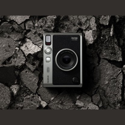 Fotoaparat FUJI FILM Instax mini EVO, analogni, automatski flash, crni