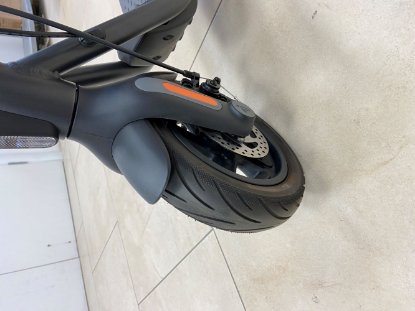 RABLJENI - Električni romobil SEGWAY Ninebot KickScooter F2 E, autonomija do 40 km, brzina 25km/h, kotači 10˝, crni