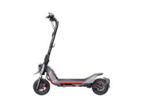 IZLOŽBENI - Električni romobil SEGWAY Ninebot KickScooter ZT3 Pro I, autonomija do 95km, brzina 25km/h, kotači 11˝, crni