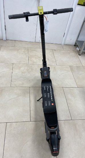 OPEN BOX - Električni romobil XIAOMI Electric Scooter 6 GL, autonomija do 45 km, brzina 25km/h, kotači 12˝