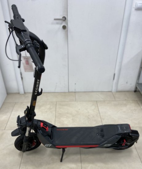 RABLJENI - Električni romobil SEGWAY Ninebot KickScooter ZT3 Pro I, autonomija do 95km, brzina 25km/h, kotači 11˝, crni