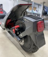 RABLJENI - Električni romobil SEGWAY Ninebot KickScooter ZT3 Pro I, autonomija do 95km, brzina 25km/h, kotači 11˝, crni