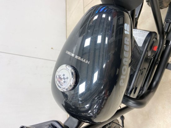 RABLJENI - Dječji električni moped HYPER GOGO Pioneer 12 Plus, autonomija do 12km, brzina do 15km/h, BT zvučnik, RGB rasvjeta, crni