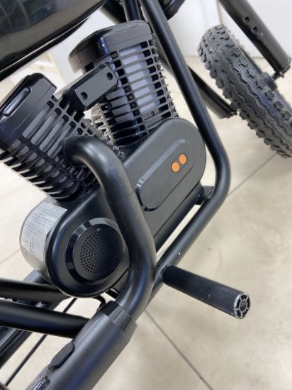 RABLJENI - Dječji električni moped HYPER GOGO Pioneer 12 Plus, autonomija do 12km, brzina do 15km/h, BT zvučnik, RGB rasvjeta, crni