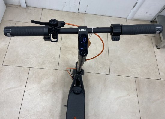 RABLJENI - Električni romobil SEGWAY Ninebot KickScooter F2 Plus E, autonomija do 55km, brzina 25km/h, kotači 10˝, crni