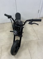 RABLJENI - Dječji električni moped HYPER GOGO Pioneer 12 Plus, autonomija do 12km, brzina do 15km/h, BT zvučnik, RGB rasvjeta, crni